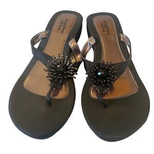 Simply Vera Black Flip Flops w/ Decorative Center Flower.